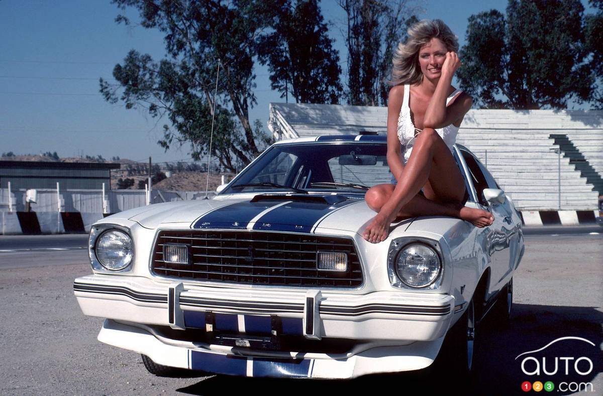La Ford Mustang Cobra II 1976, avec Farrah Fawcett dessus